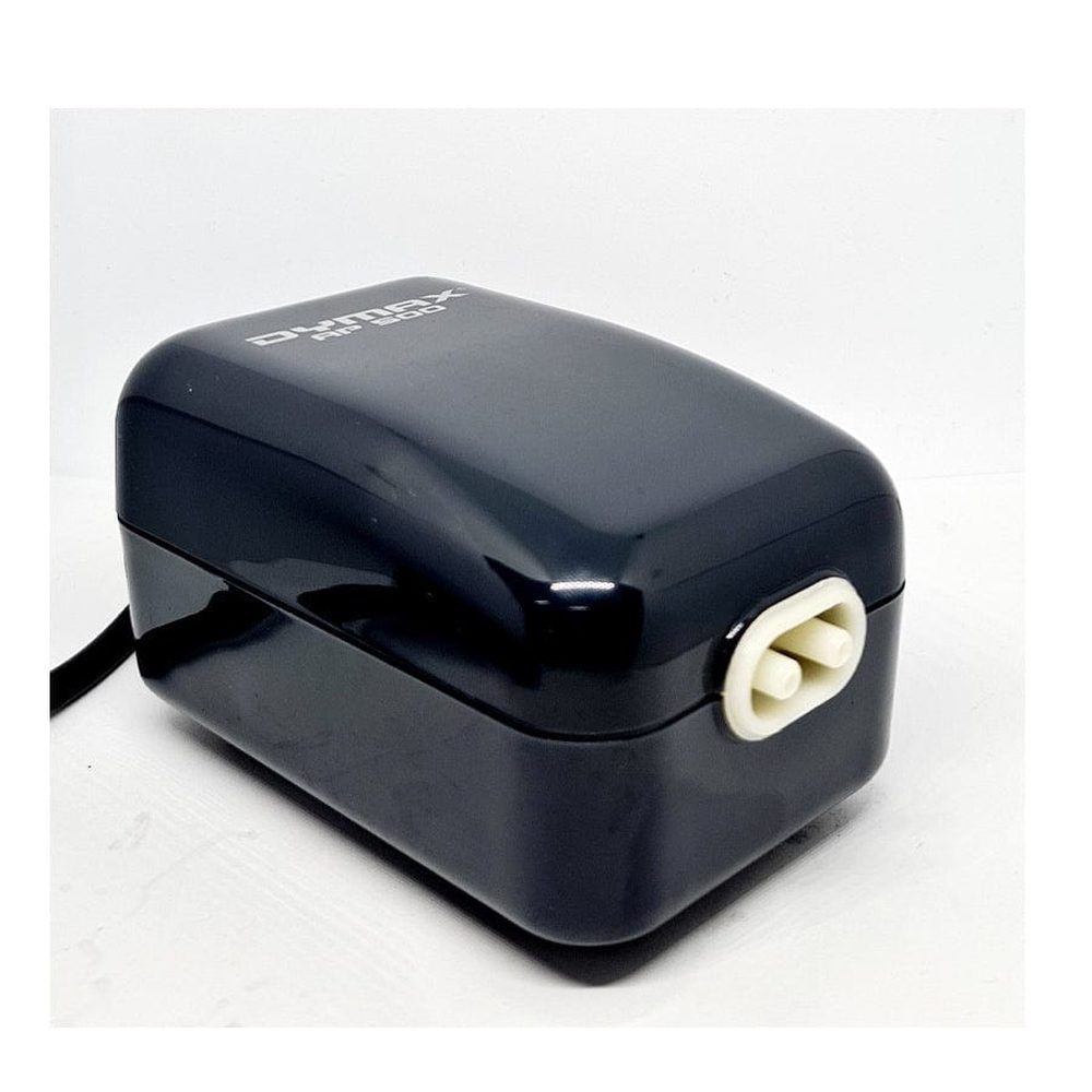 Twin air outlet ports on the Dymax AP500 aquarium air pump