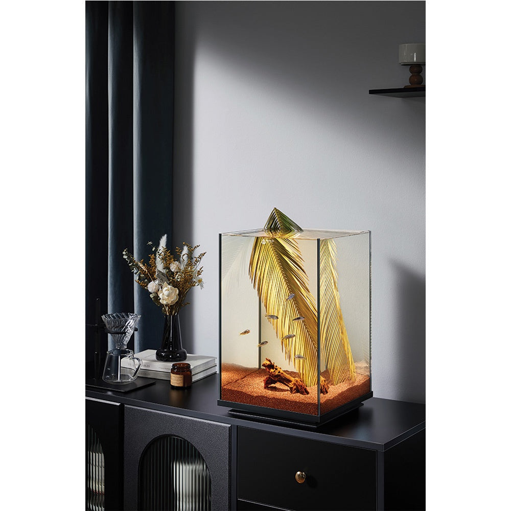 Scaper Alta Aquarium 44L showing ultra-clear glass