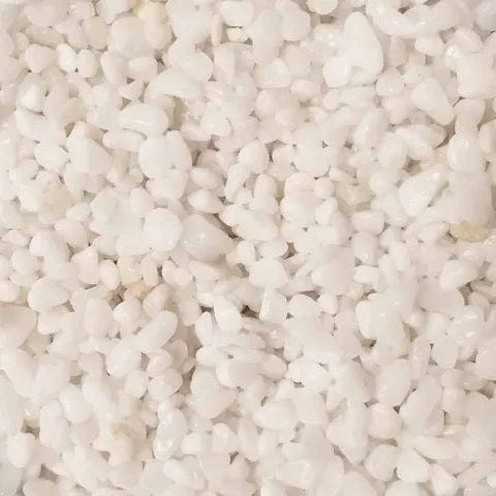 Close-up of Aqua Natural Ice White gravel showing clean 2–4mm grain size