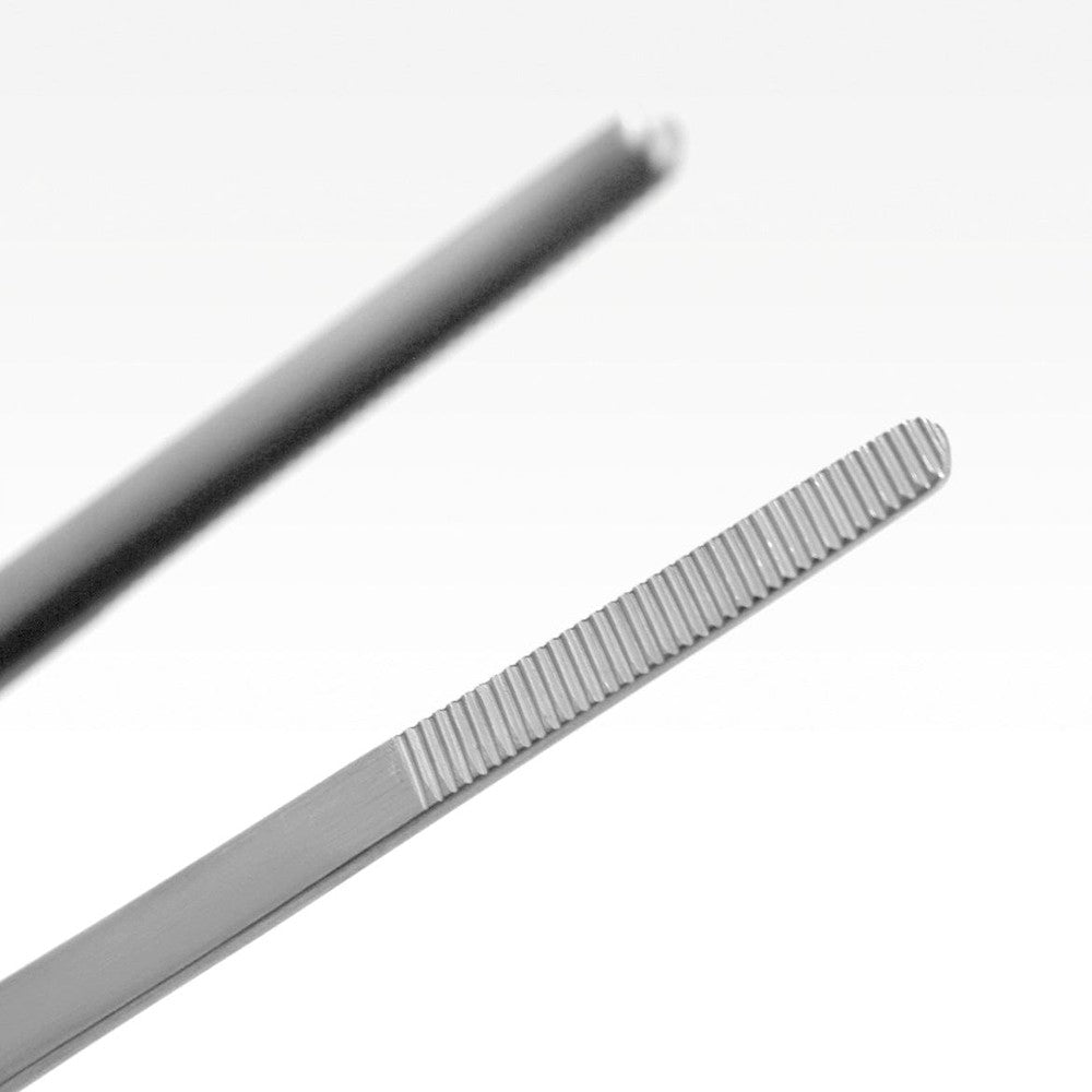 Close-up of fine tip on Aquavitro Double Curved Forceps