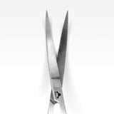 Fine cutting edge of Aquavitro Double Curved Shears for aquatic use