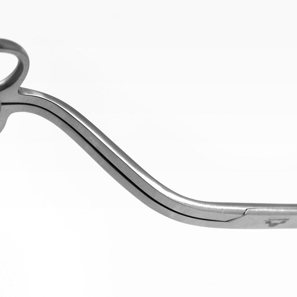 Close-up of Aquavitro Foreground Shears curved blade